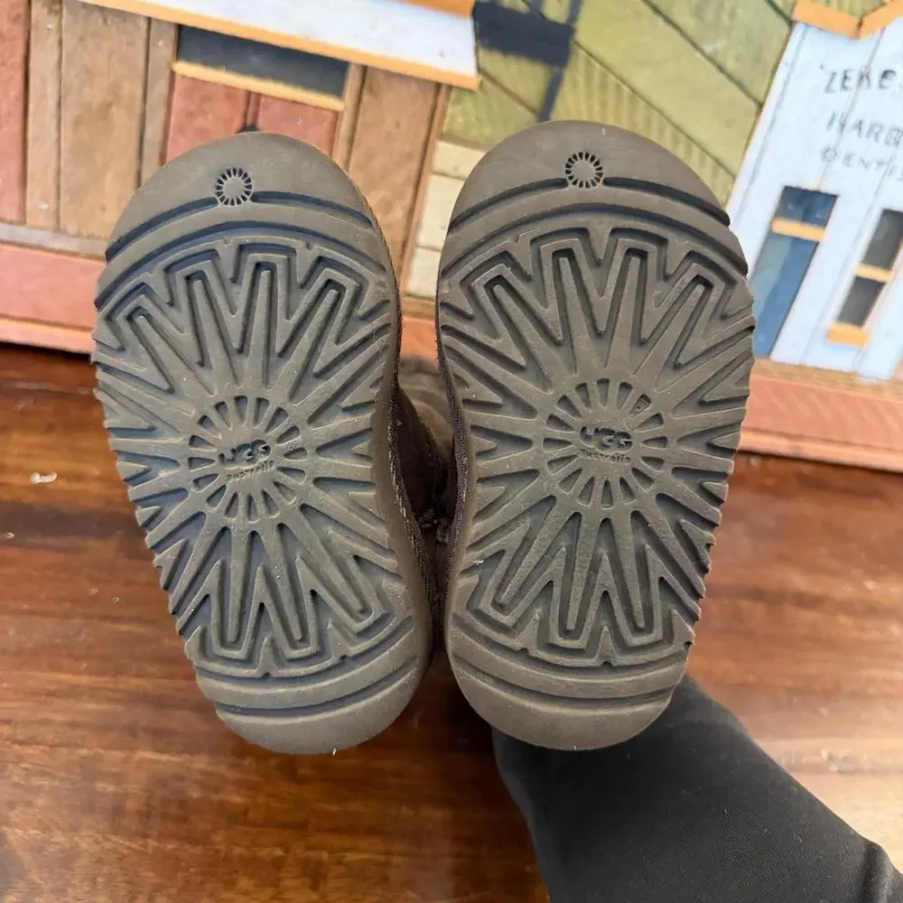 UGG Kids Bailey Button Toddler Boot‎ 6